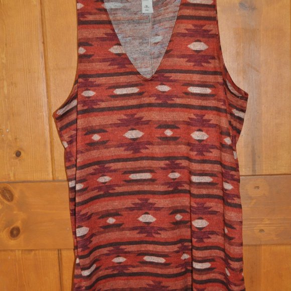 Women's Casual Geometric design multi colored V Neck tank top - Picture 3 of 5